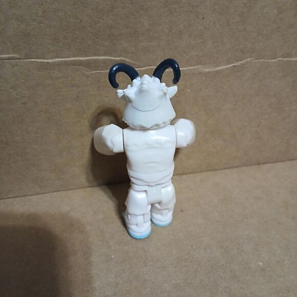 Yeti Roblox Series 4 Figure Blind Bag Action Figure Only White Blue Snow - Picture 2 of 2